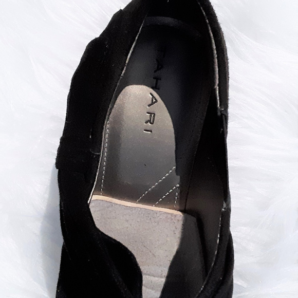 Tahari Suede Ankle Bow Accent Booties Sz. 8.5M - Picture 5 of 5